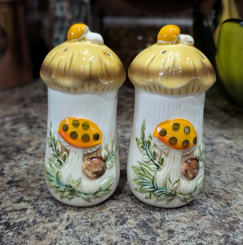 Sears Vintage Merry Mushroom Salt and Pepper Shakers